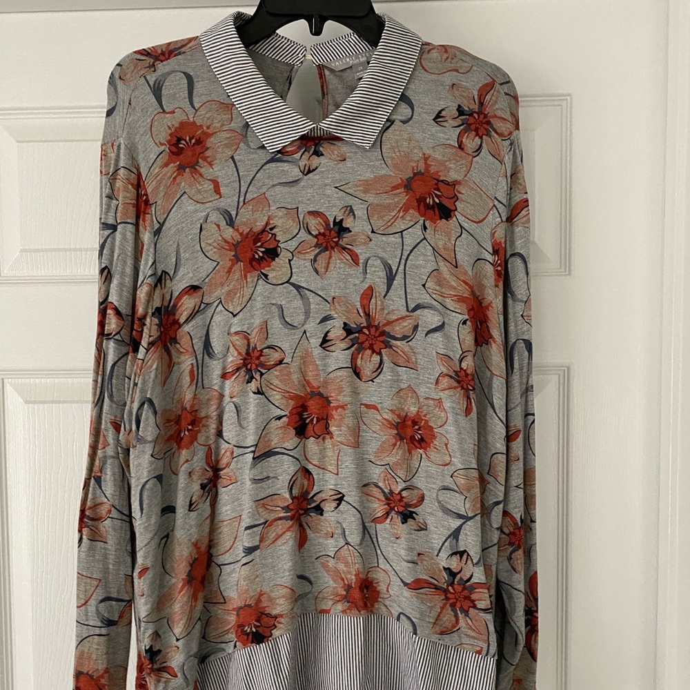 Soft lightweight sweater. 2 layer appearance.